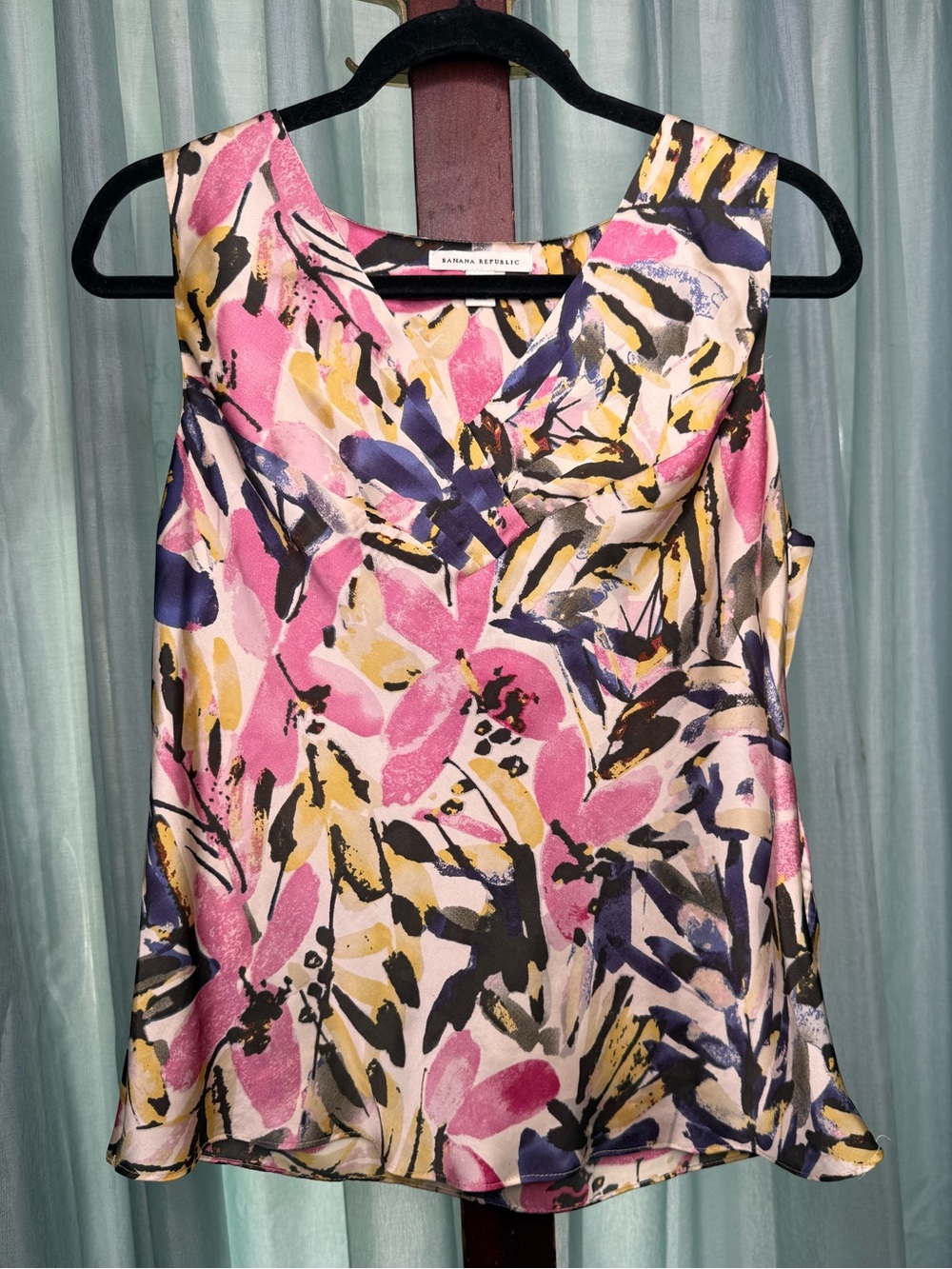 Banana Republic Floral Satin V neck Blouse
